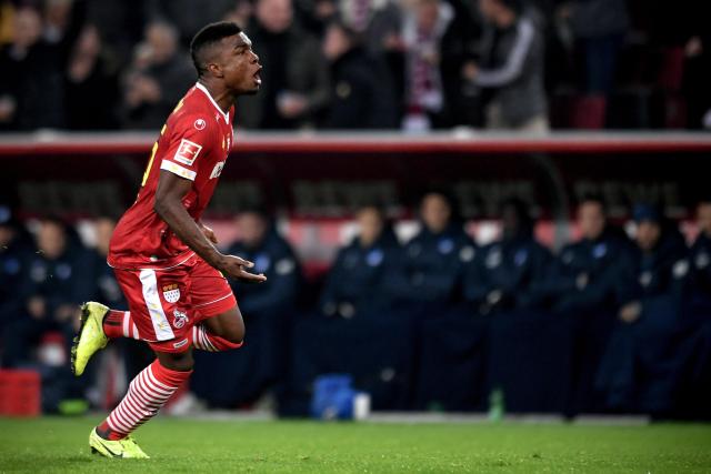 周琦为肘击道歉：我是下意识反应 不是故意的