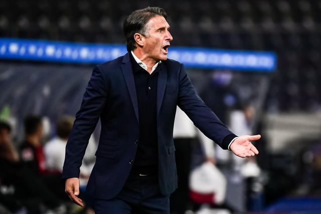 恩比德30+12率76人斩获4连胜 篮网逆转胜活塞